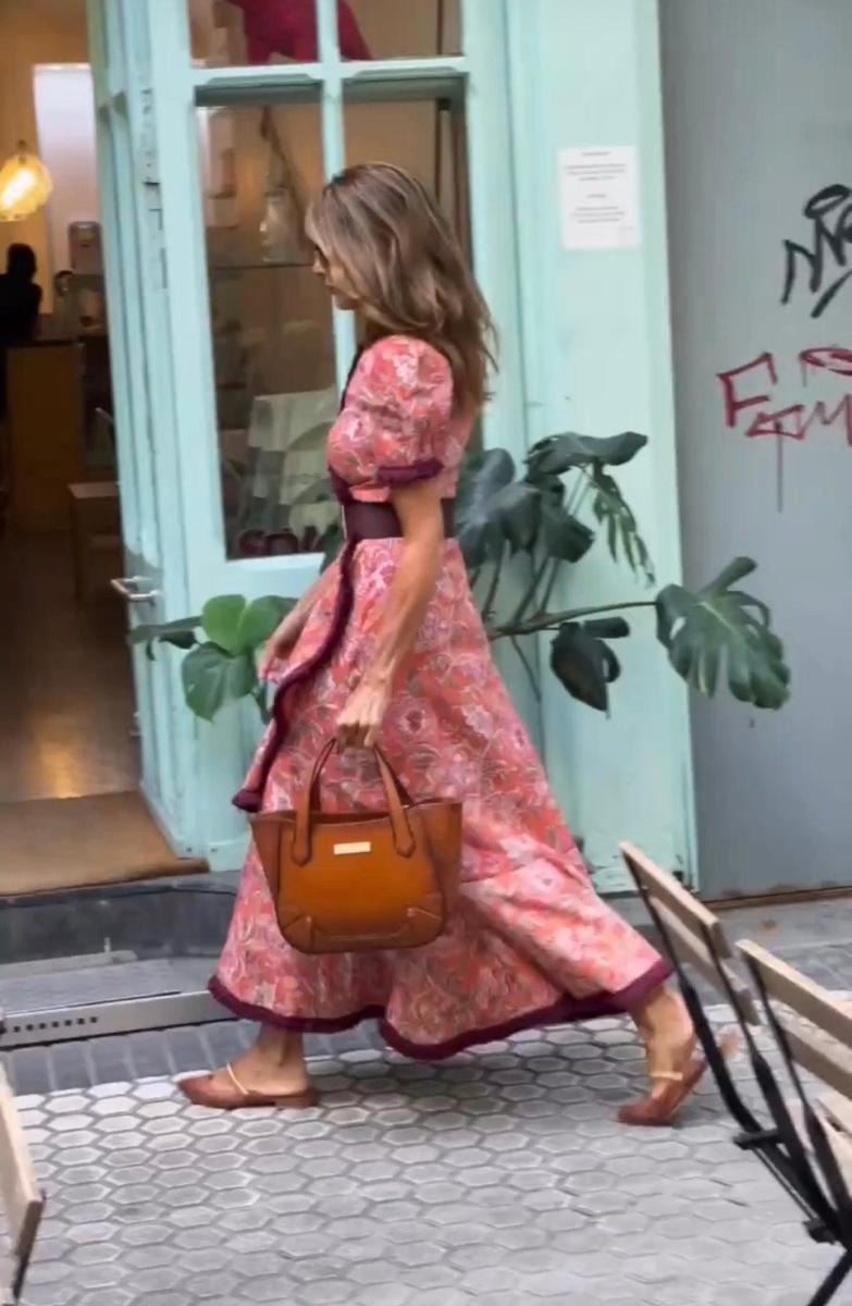 Eliett - Vestido Largo con Mangas Cortas Abullonadas y Falda Asimétrica