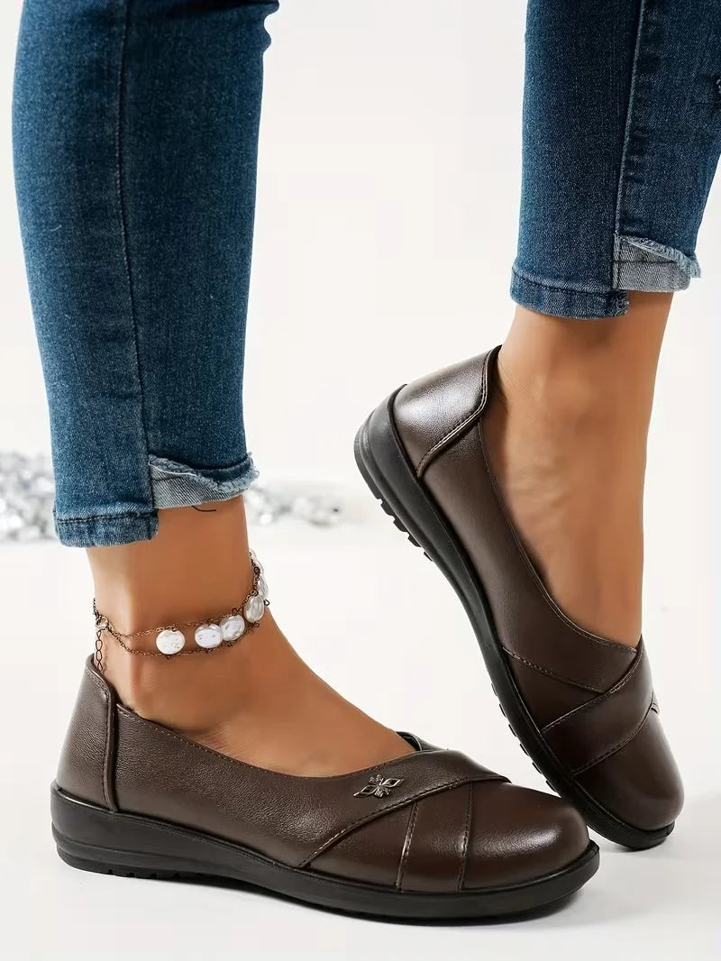 Kinerah - Zapatos Ortopédicos de Cuero Con Emblema Metálico