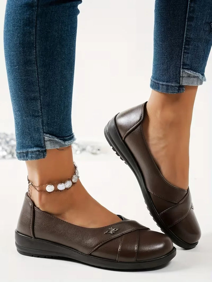 Kinerah - Zapatos Ortopédicos de Cuero Con Emblema Metálico