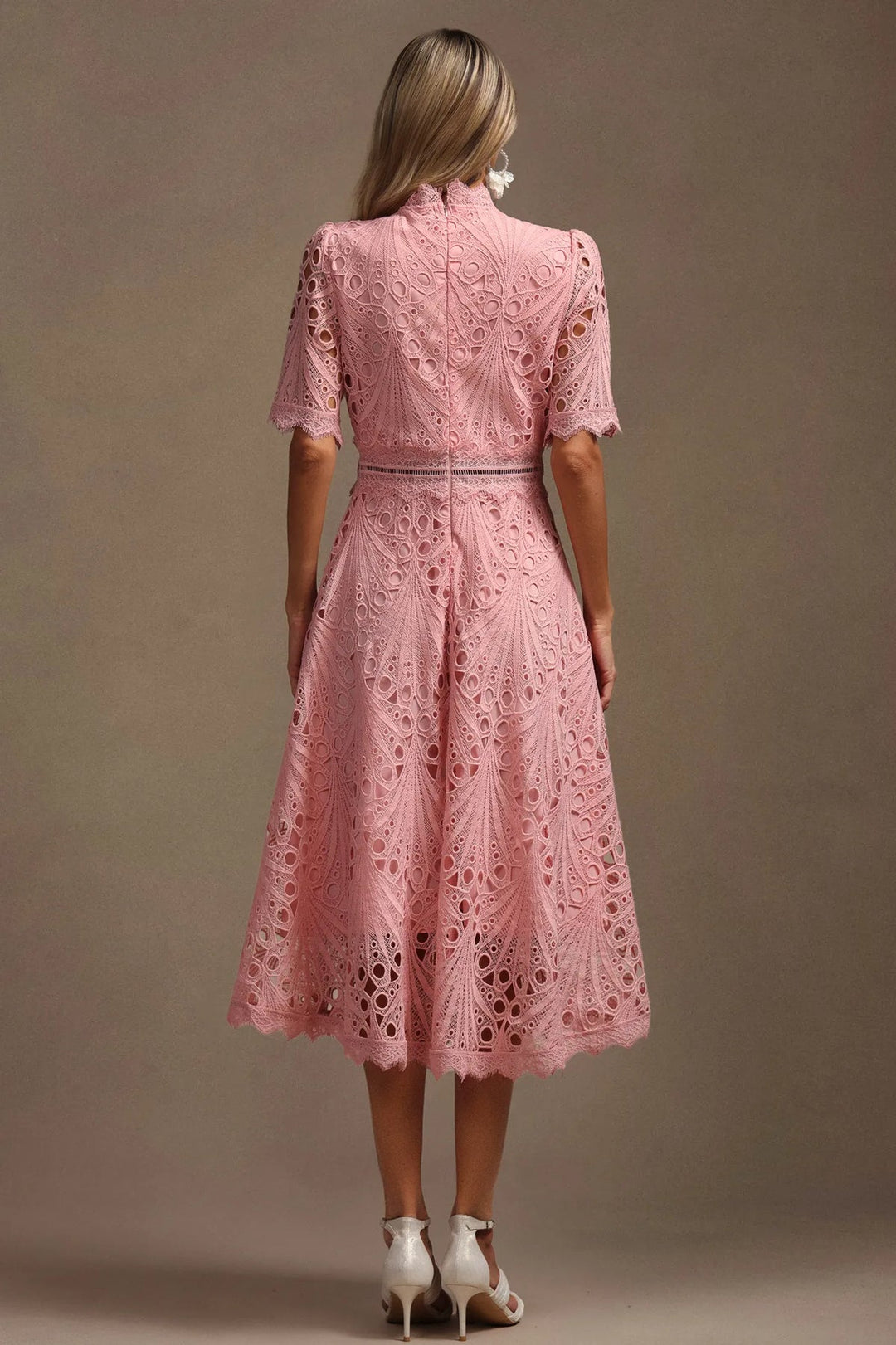 Vorelle - Vestido Informal de Manga Corta con Bordado Floral