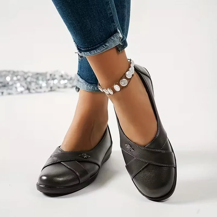 Kinerah - Zapatos Ortopédicos de Cuero Con Emblema Metálico