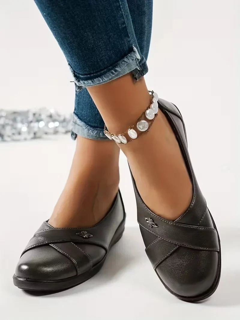 Kinerah - Zapatos Ortopédicos de Cuero Con Emblema Metálico