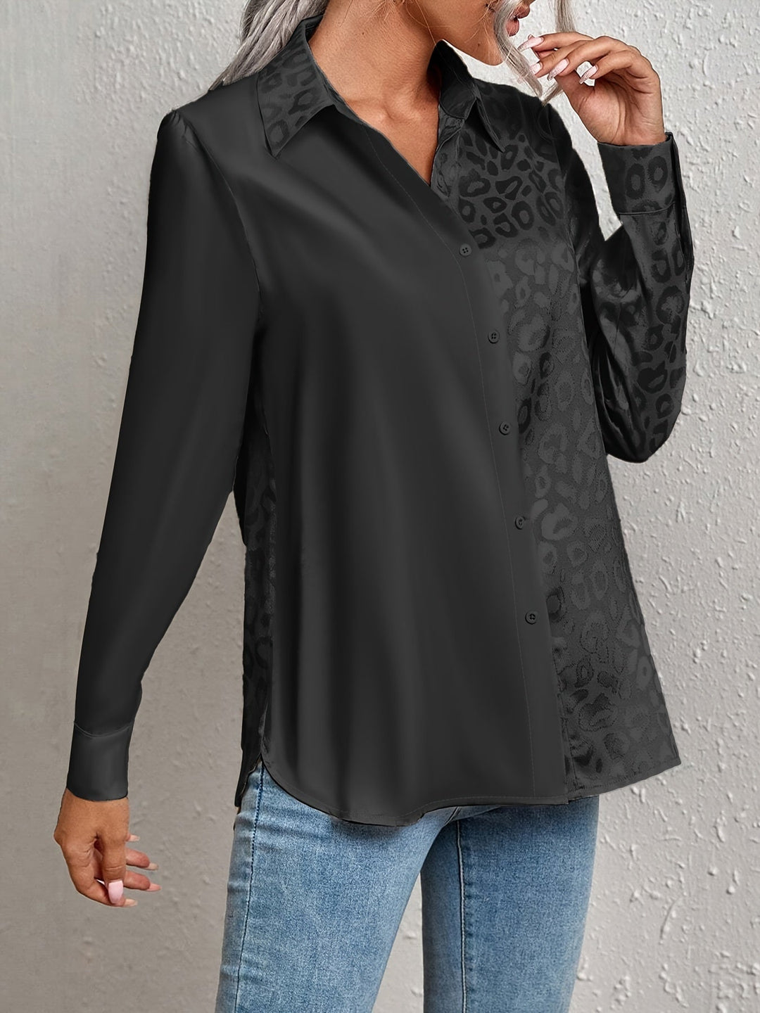 Gwendolyn - Camisa Abotonada De Satén Bicolor Con Estampado De Leopardo En Jacquard