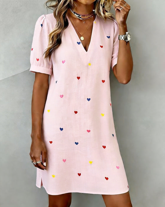 Steinunn - Vestido Colorido Con Estampado De Corazones y Cuello En V