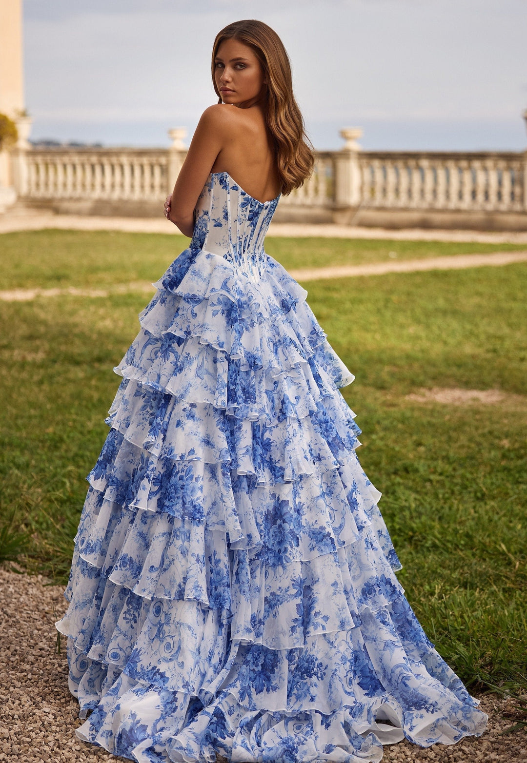 Miolina - Vestido De Noche Sin Tirantes Con Volantes y Capas