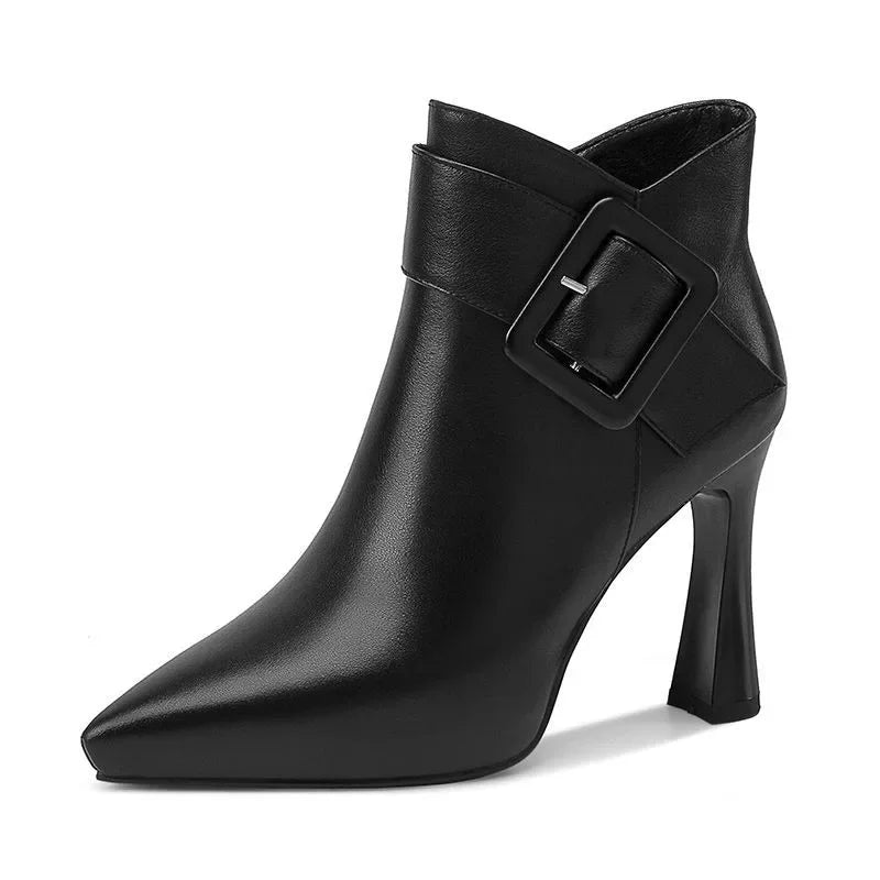 Arielah - Botas De Punta Con Correa Hebilla