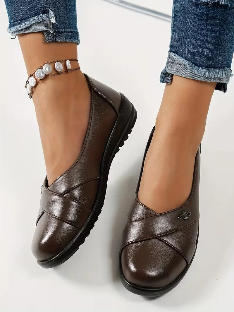 Kinerah - Zapatos Ortopédicos de Cuero Con Emblema Metálico