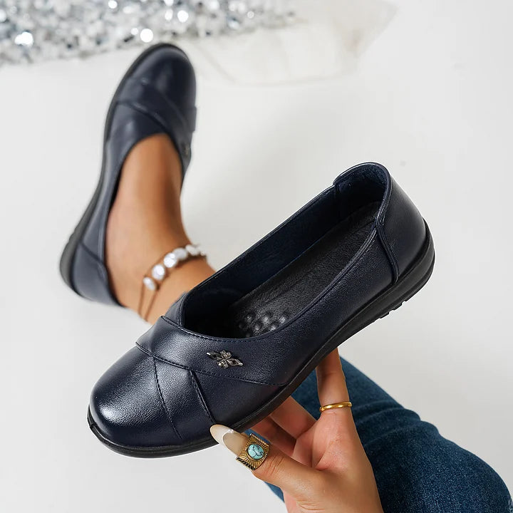 Kinerah - Zapatos Ortopédicos de Cuero Con Emblema Metálico