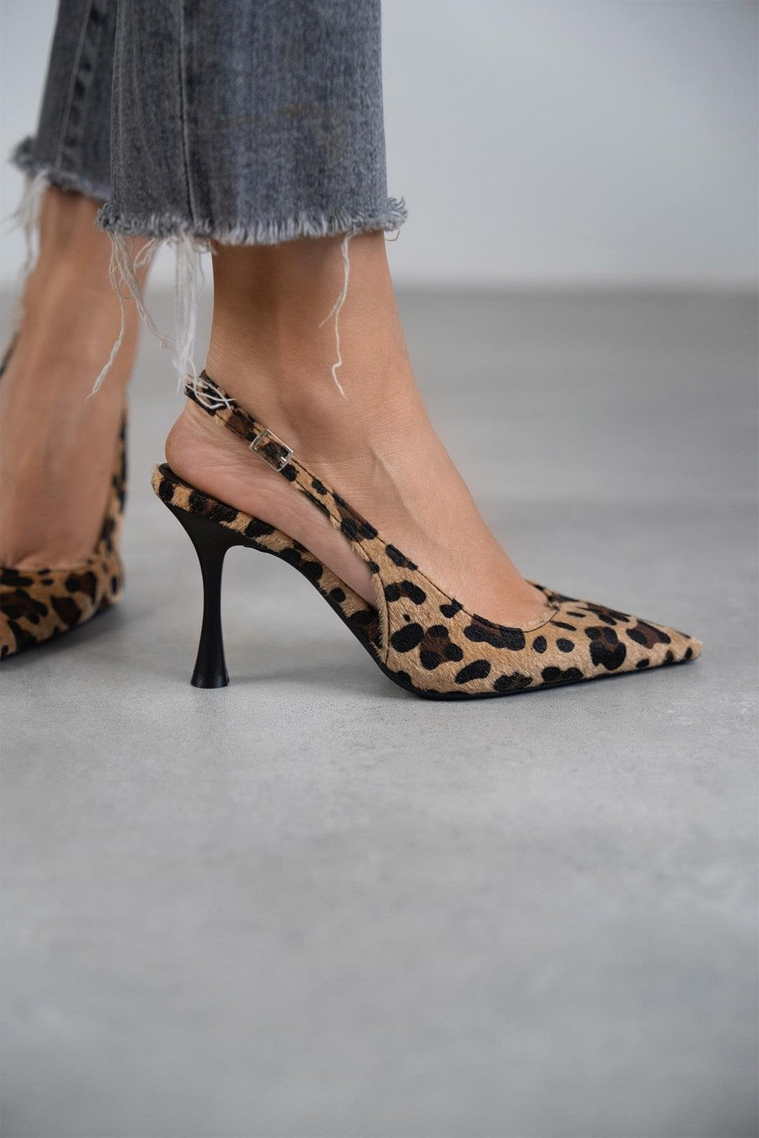 Ania - Zapatos De Tacón Con Punta Afilada y Estampado De Leopardo