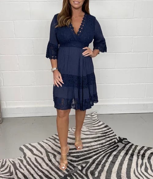 Meghan - Vestido De Encaje Con Escote En Pico Bordado